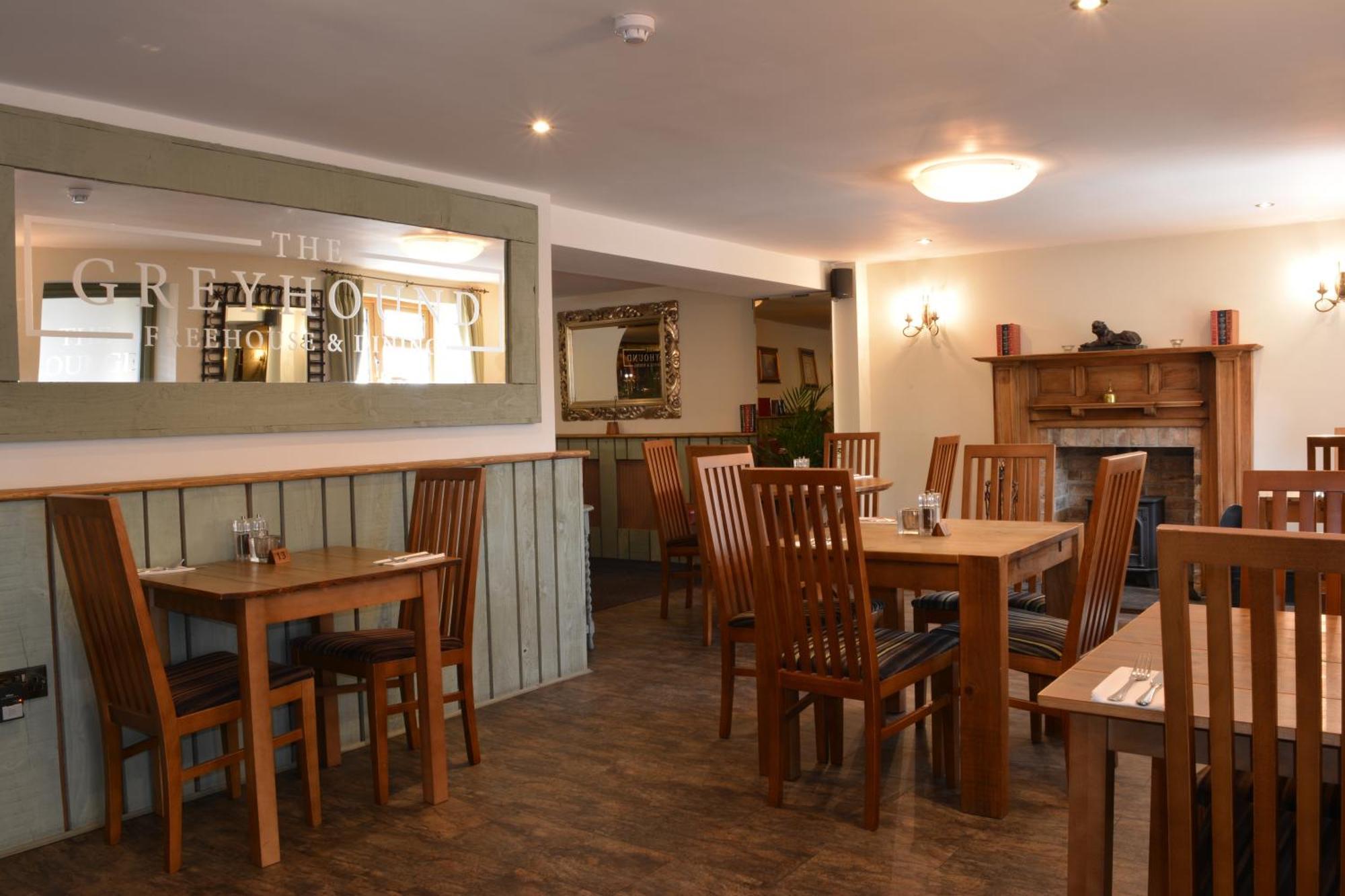 Greyhound Inn Winterborne Kingston Exterior photo